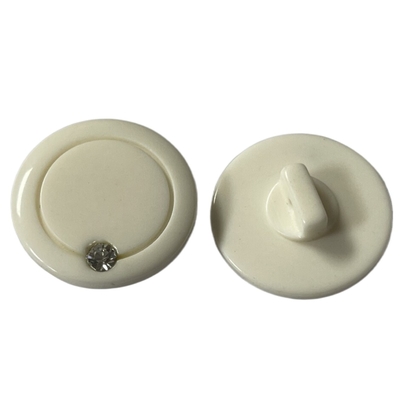 Knopen Ring Design With Fake Diamond van de plastic Hars de Decoratieve Steel op Gezicht 30L