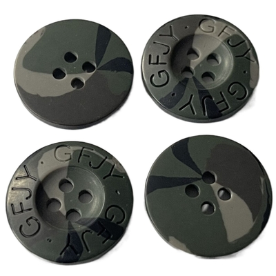 Het gegraveerde Gebruik van de de Camouflagekleur van Logo Plastic Coat Buttons 34L voor Laagsweater