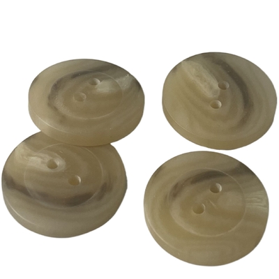 4 de Knopen Bruine Kleur 25mm van de gaten Plastic Laag Gebruik voor het Jasje van de Laagsweater